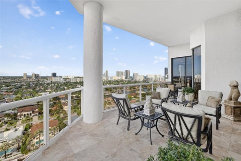 Condo in Aventura, Florida, 3 bedrooms  № 2009755 - photo 15
