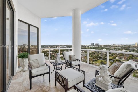 Condo in Aventura, Florida, 3 bedrooms  № 2009755 - photo 13