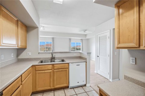 Condominio en alquiler en Sarasota, Florida, 2 dormitorios, 98.29 m2 № 2109460 - foto 17