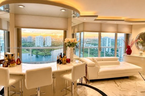 Condo in Aventura, Florida, 3 bedrooms № 2241900 - photo 7