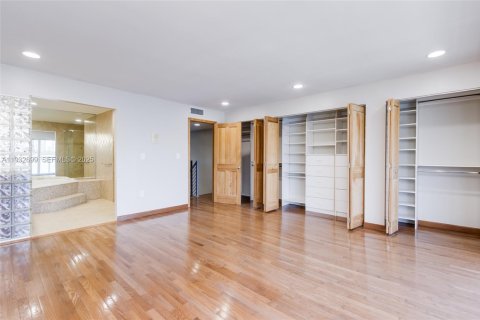 Снять в аренду таунхаус в Норт-Майами-Бич, Флорида 2 спальни, 176.33м2, № 1991594 - фото 27