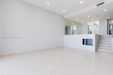 Снять в аренду таунхаус в Норт-Майами-Бич, Флорида 2 спальни, 176.33м2, № 1991594 - фото 14