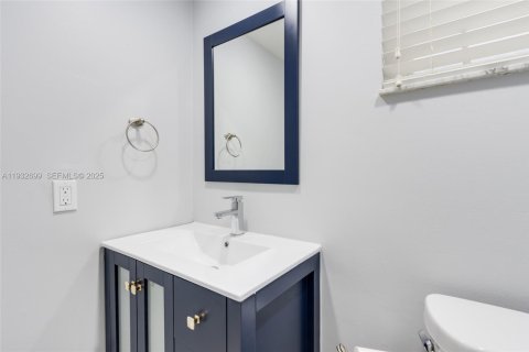 Снять в аренду таунхаус в Норт-Майами-Бич, Флорида 2 спальни, 176.33м2, № 1991594 - фото 26