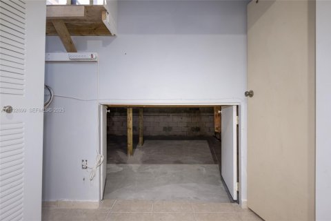 Снять в аренду таунхаус в Норт-Майами-Бич, Флорида 2 спальни, 176.33м2, № 1991594 - фото 16