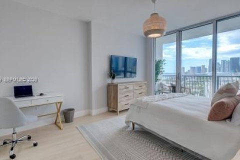 Кондоминиум с 1 спальней в Майами, Флорида № 2033062