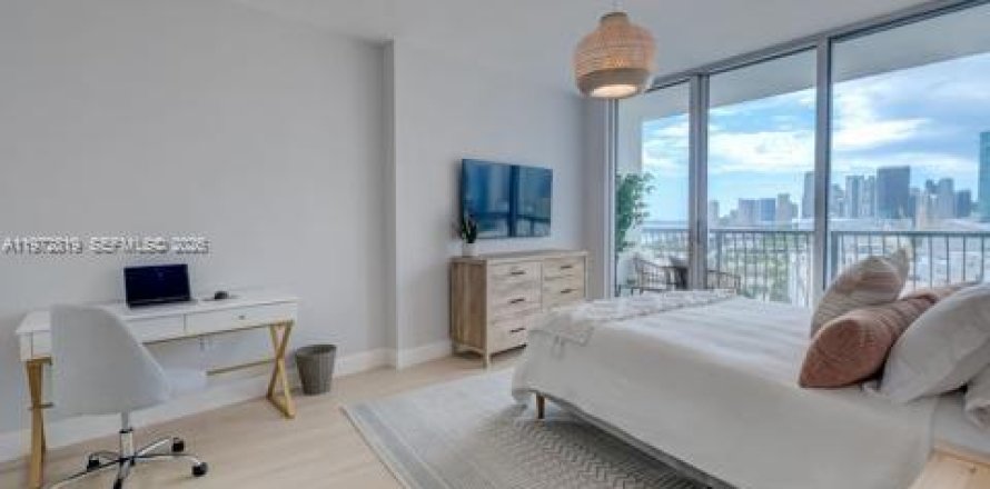 Кондоминиум с 1 спальней в Майами, Флорида № 2033062