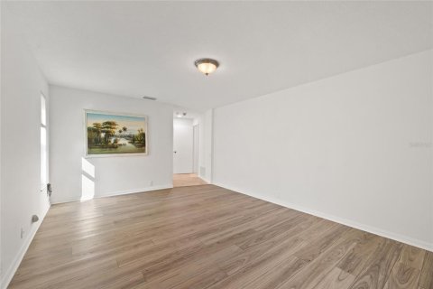 Casa en alquiler en Tampa, Florida, 4 dormitorios, 260.22 m2 № 1906748 - foto 25