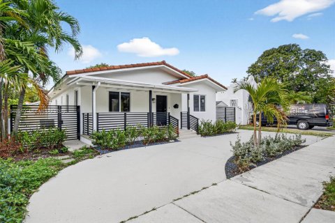 House in Miami, Florida 4 bedrooms, 156.82 sq.m. № 2003078 - photo 8