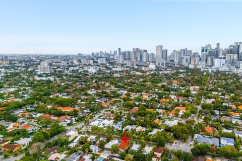 House in Miami, Florida 4 bedrooms, 156.82 sq.m. № 2003078 - photo 3