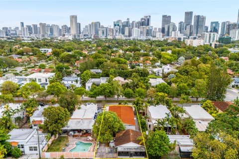 House in Miami, Florida 4 bedrooms, 156.82 sq.m. № 2003078 - photo 4