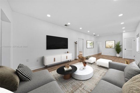 House in Miami, Florida 4 bedrooms, 156.82 sq.m. № 2003078 - photo 15