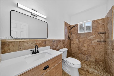 House in Miami, Florida 4 bedrooms, 156.82 sq.m. № 2003078 - photo 20