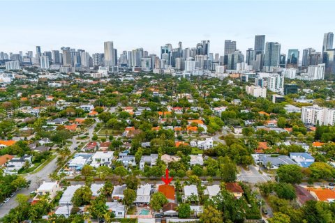 House in Miami, Florida 4 bedrooms, 156.82 sq.m. № 2003078 - photo 2