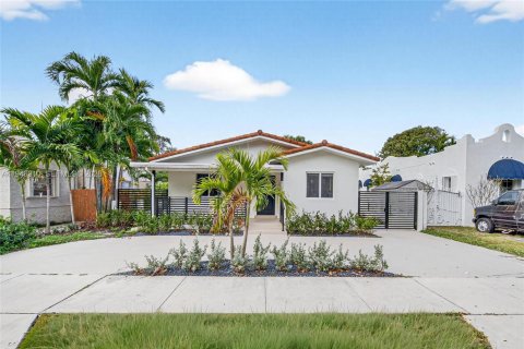 House in Miami, Florida 4 bedrooms, 156.82 sq.m. № 2003078 - photo 6