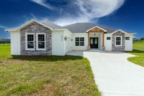 House in Tavares, Florida 5 bedrooms, 223.24 sq.m. № 2138816