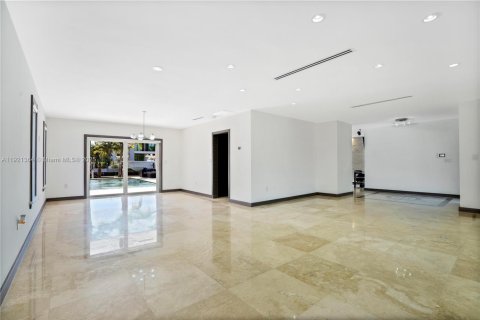 Casa en venta en North Miami, Florida, 3 dormitorios, 213.21 m2 № 1975744 - foto 15