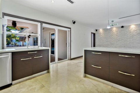 Casa en venta en North Miami, Florida, 3 dormitorios, 213.21 m2 № 1975744 - foto 9