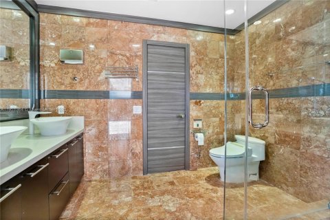 Casa en venta en North Miami, Florida, 3 dormitorios, 213.21 m2 № 1975744 - foto 24