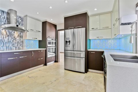 Casa en venta en North Miami, Florida, 3 dormitorios, 213.21 m2 № 1975744 - foto 2
