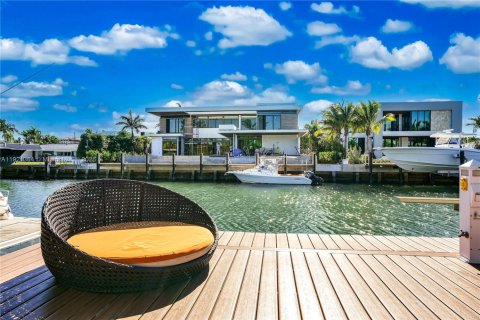 Casa en venta en North Miami, Florida, 3 dormitorios, 213.21 m2 № 1975744 - foto 19