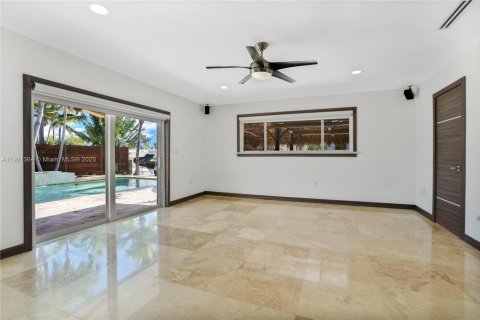 Casa en venta en North Miami, Florida, 3 dormitorios, 213.21 m2 № 1975744 - foto 22