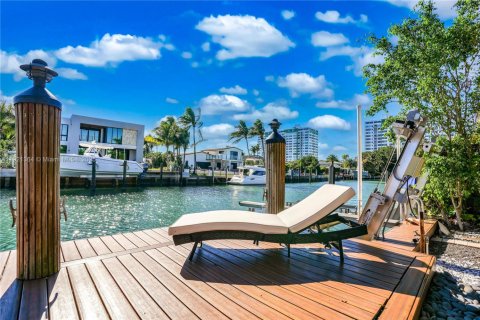 Casa en venta en North Miami, Florida, 3 dormitorios, 213.21 m2 № 1975744 - foto 11