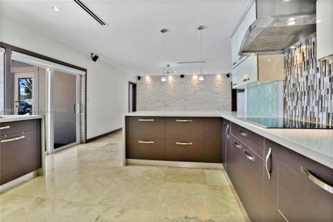 Casa en venta en North Miami, Florida, 3 dormitorios, 213.21 m2 № 1975744 - foto 7