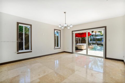 Casa en venta en North Miami, Florida, 3 dormitorios, 213.21 m2 № 1975744 - foto 14
