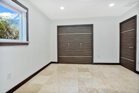 Casa en venta en North Miami, Florida, 3 dormitorios, 213.21 m2 № 1975744 - foto 27