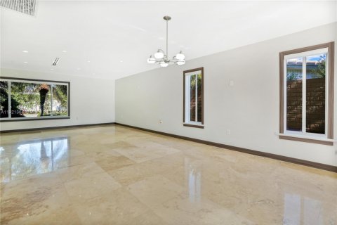 Casa en venta en North Miami, Florida, 3 dormitorios, 213.21 m2 № 1975744 - foto 18