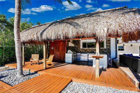 Casa en venta en North Miami, Florida, 3 dormitorios, 213.21 m2 № 1975744 - foto 20