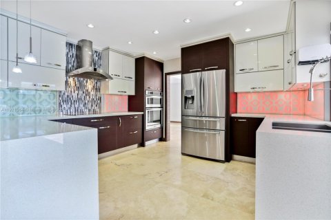 Casa en venta en North Miami, Florida, 3 dormitorios, 213.21 m2 № 1975744 - foto 4