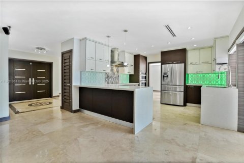 Casa en venta en North Miami, Florida, 3 dormitorios, 213.21 m2 № 1975744 - foto 3