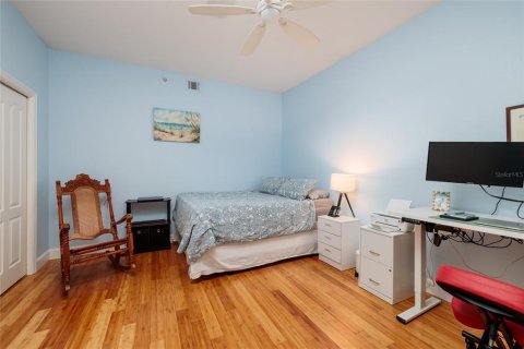Condo in Saint Petersburg, Florida, 3 bedrooms  № 1911904 - photo 9