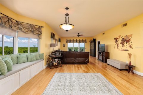 Condo in Saint Petersburg, Florida, 3 bedrooms  № 1911904 - photo 14