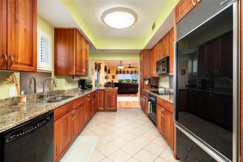 Condo in Saint Petersburg, Florida, 3 bedrooms  № 1911904 - photo 4