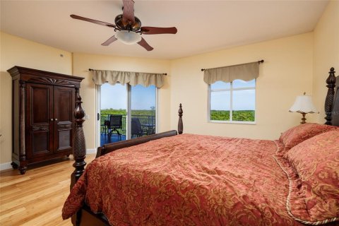 Condo in Saint Petersburg, Florida, 3 bedrooms  № 1911904 - photo 21