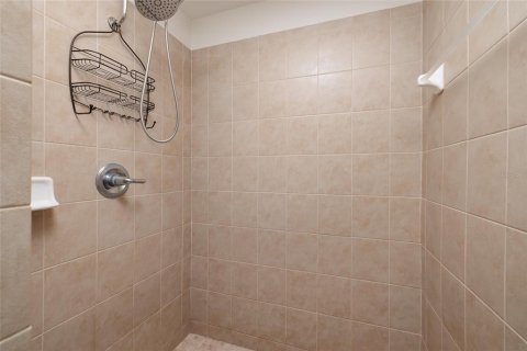 Condo in Saint Petersburg, Florida, 3 bedrooms  № 1911904 - photo 25