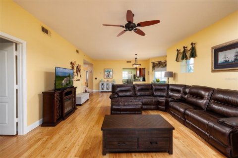 Condo in Saint Petersburg, Florida, 3 bedrooms  № 1911904 - photo 13