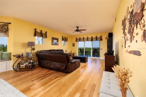 Condo in Saint Petersburg, Florida, 3 bedrooms  № 1911904 - photo 10