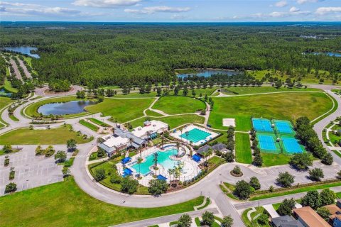 House in CONNERTON

 in Land O' Lakes, Florida 5 bedrooms, 328.22 sq.m. № 1894689 - photo 3
