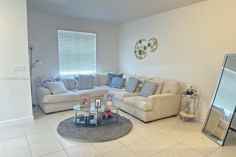 Townhouse in Homestead, Florida 3 bedrooms, 143.53 sq.m. № 1729654 - photo 2