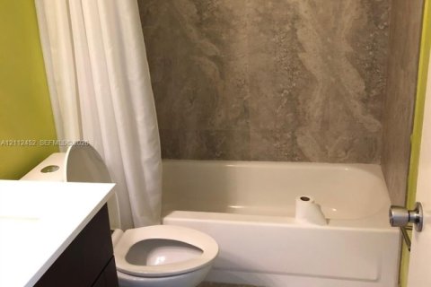 Townhouse in Fort Lauderdale, Florida 2 bedrooms, 95.88 sq.m. № 2432941 - photo 17
