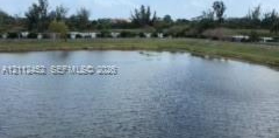 Townhouse in Fort Lauderdale, Florida 2 bedrooms, 95.88 sq.m. № 2432941