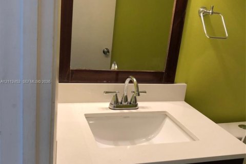 Townhouse in Fort Lauderdale, Florida 2 bedrooms, 95.88 sq.m. № 2432941 - photo 18