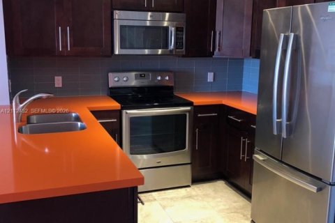 Townhouse in Fort Lauderdale, Florida 2 bedrooms, 95.88 sq.m. № 2432941 - photo 3