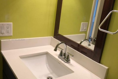 Townhouse in Fort Lauderdale, Florida 2 bedrooms, 95.88 sq.m. № 2432941 - photo 15