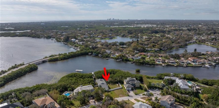 Land in Saint Petersburg, Florida № 1558196