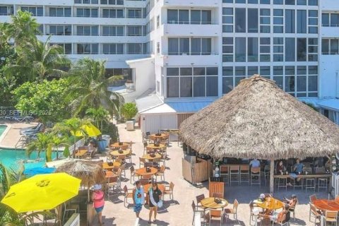 Condo in Fort Lauderdale, Florida, 2 bedrooms  № 1993198 - photo 24