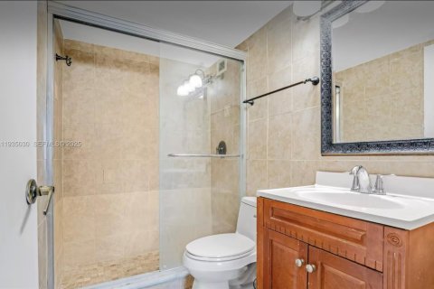 Condo in Fort Lauderdale, Florida, 2 bedrooms  № 1993198 - photo 17